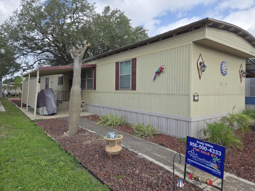 New Outside Pics for 35 Alamo Palms (6)