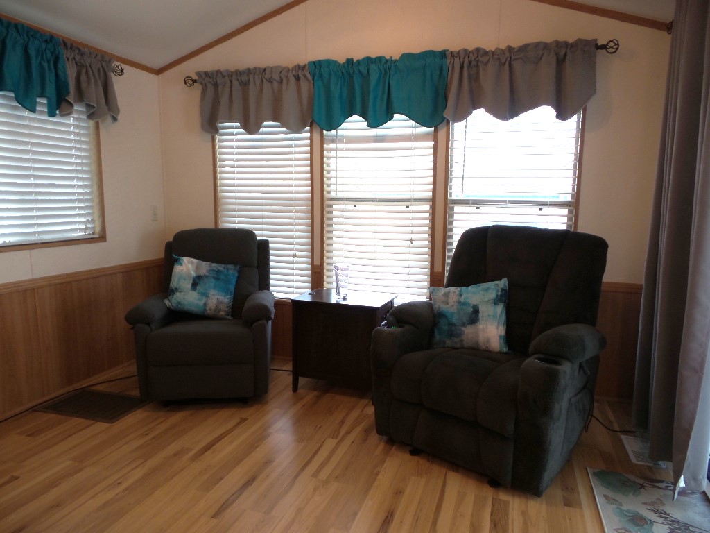 WR 718a furniture pics (2)