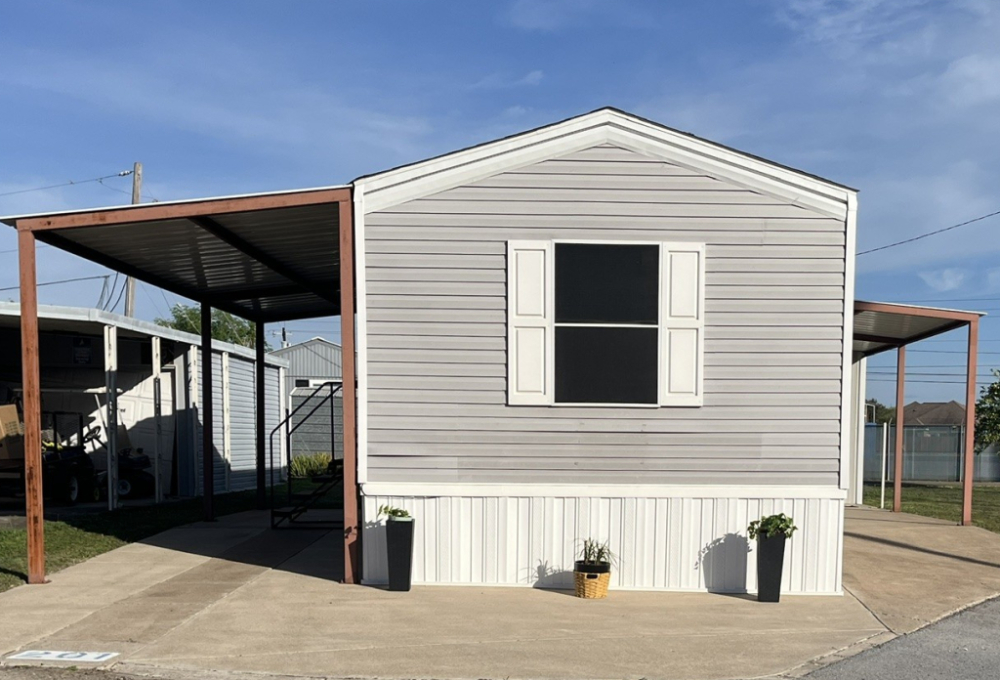 201 Alamo Palms