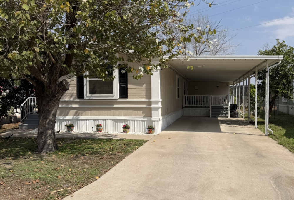 72 Kingston Victoria Palms