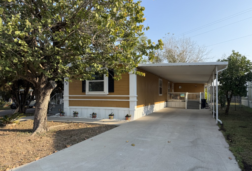 72 Kingston Victoria Palms