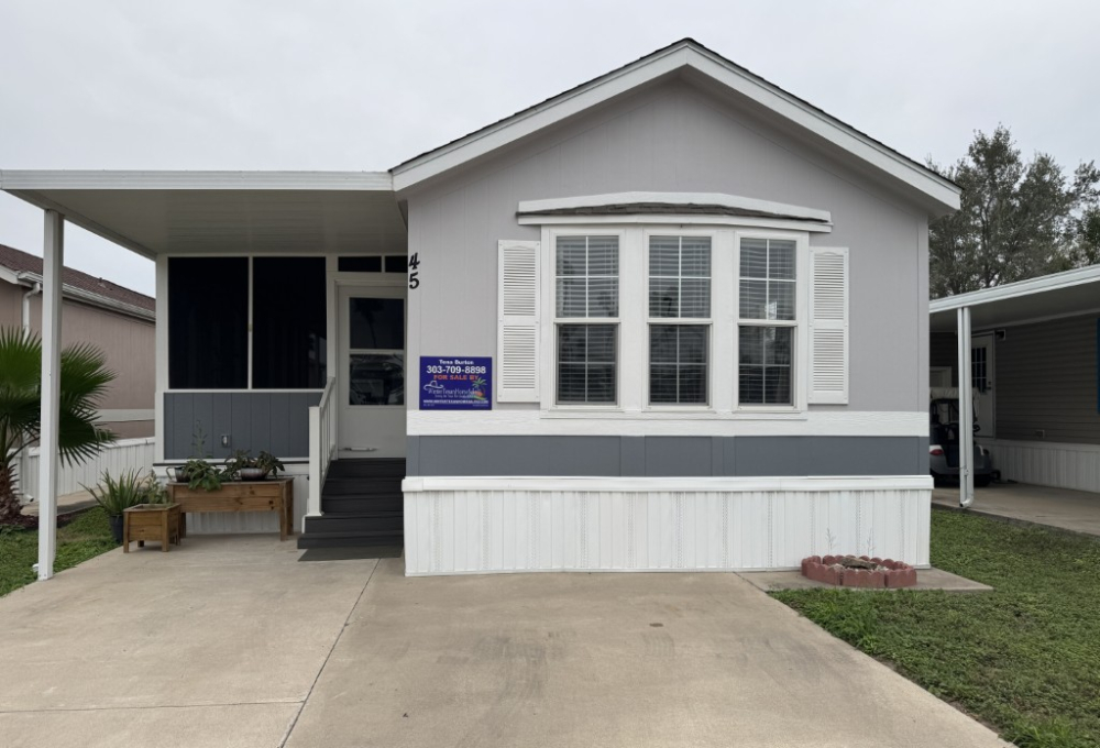 45 Royal Victoria Palms