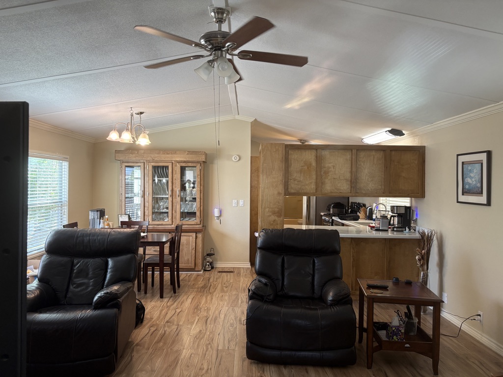 5F261591-E8F4-4816-A8EB-15A24004C75F_1_105_c